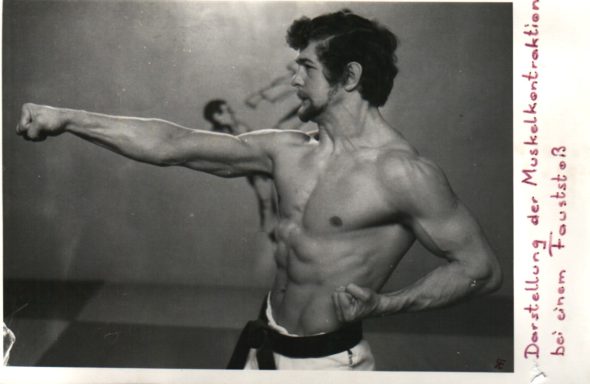 Erich Reinhardt - Muskeleinsatz beim Fauststoß Bild aus seiner Dipl.-Arbeit